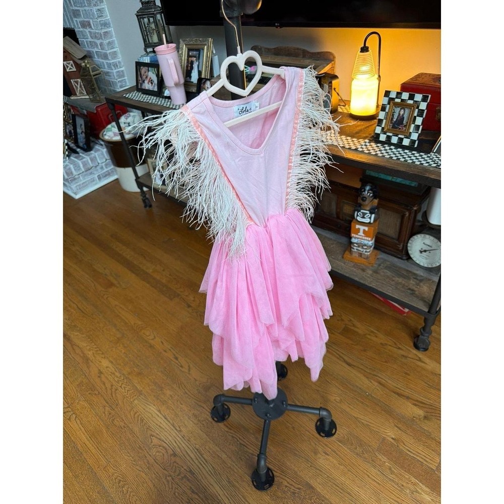 Lola + The Boys Gigi‎ dress playful bubble gum pink hue, a v-neckline 8'